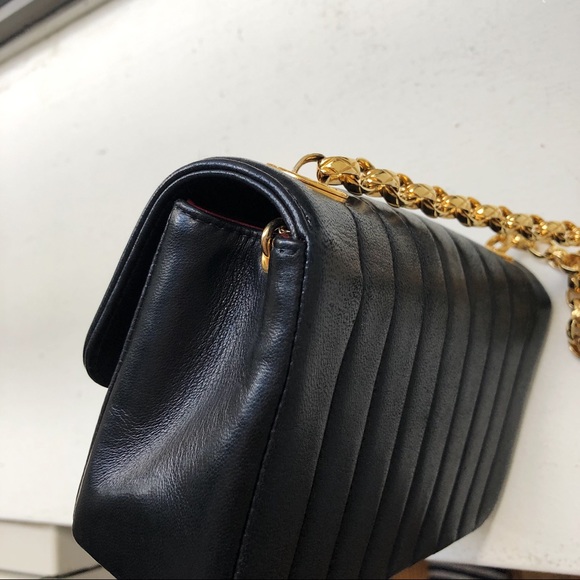 Vintage Chanel flap bag - Picture 6 of 8